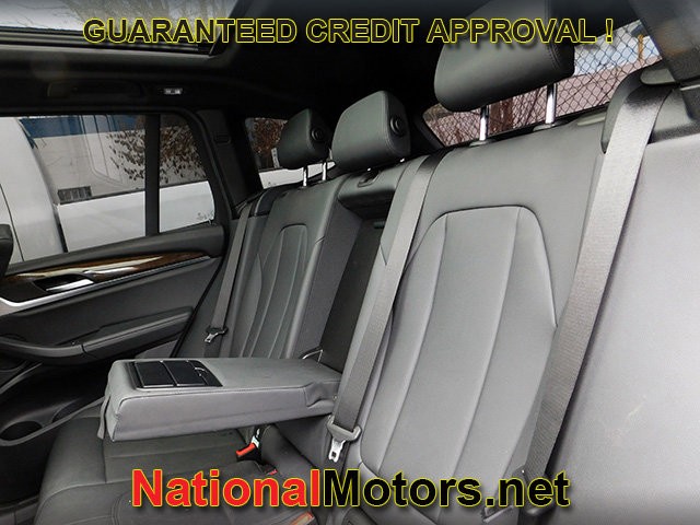 BMW X3 Vehicle Full-screen Gallery Image 08