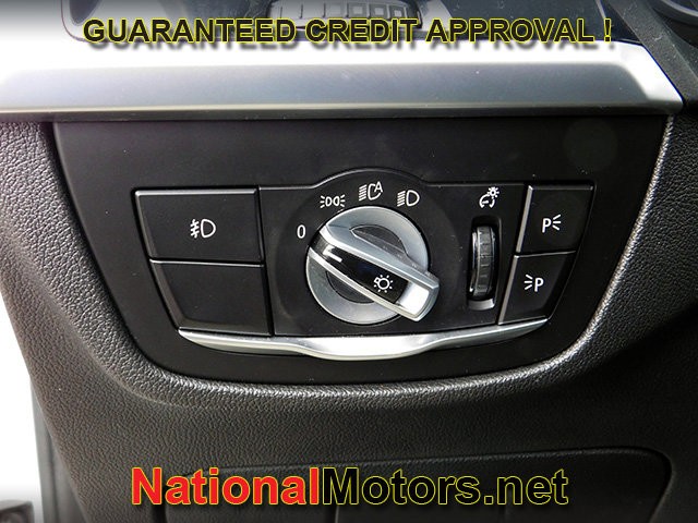 BMW X3 Vehicle Full-screen Gallery Image 18