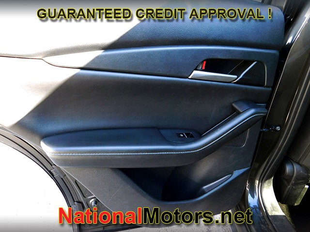 Mazda CX-30 Vehicle Full-screen Gallery Image 08