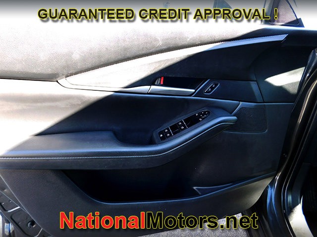 Mazda CX-30 Vehicle Full-screen Gallery Image 11