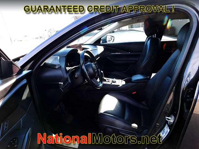 Mazda CX-30 Vehicle Full-screen Gallery Image 12