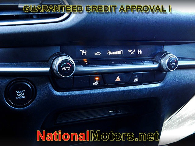 Mazda CX-30 Vehicle Full-screen Gallery Image 16