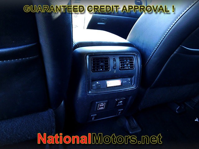 Nissan Pathfinder Vehicle Full-screen Gallery Image 13