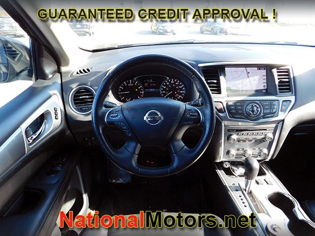 Nissan Pathfinder Vehicle Full-screen Gallery Image 14