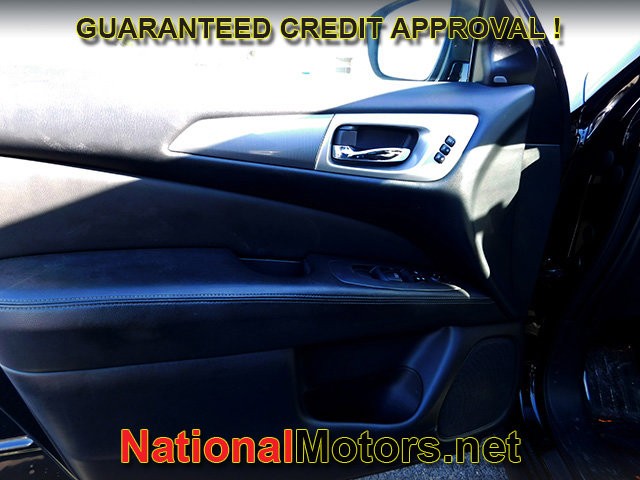 Nissan Pathfinder Vehicle Full-screen Gallery Image 15