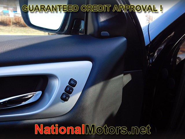 Nissan Pathfinder Vehicle Full-screen Gallery Image 16