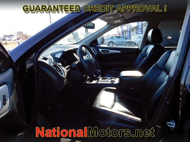 Nissan Pathfinder Vehicle Full-screen Gallery Image 17