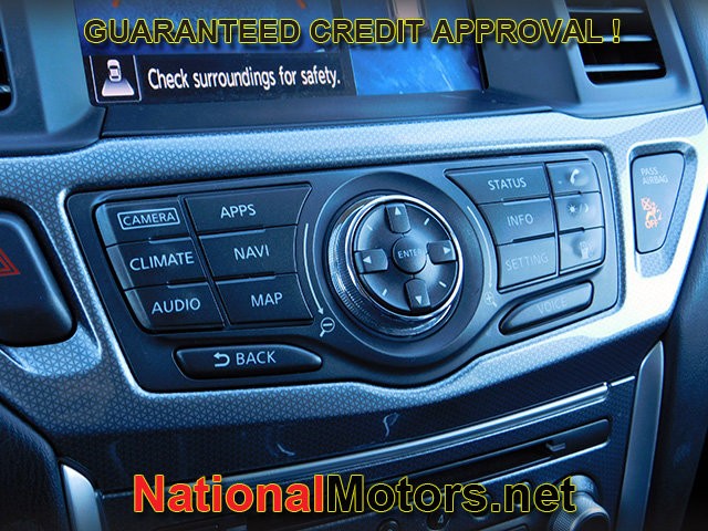 Nissan Pathfinder Vehicle Full-screen Gallery Image 21