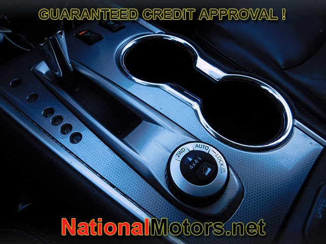 Nissan Pathfinder Vehicle Full-screen Gallery Image 22