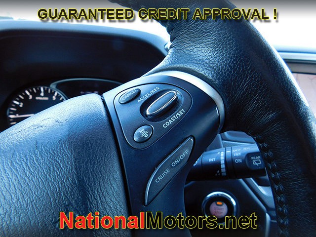 Nissan Pathfinder Vehicle Full-screen Gallery Image 24