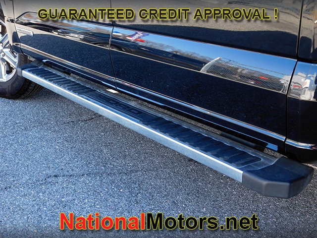 Ford F-150 Vehicle Full-screen Gallery Image 09