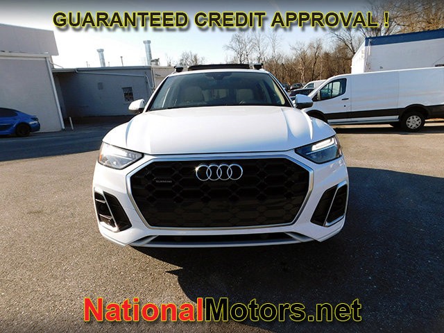 Audi Q5 Vehicle Full-screen Gallery Image 03