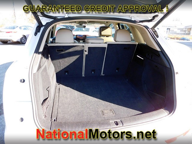 Audi Q5 Vehicle Full-screen Gallery Image 07