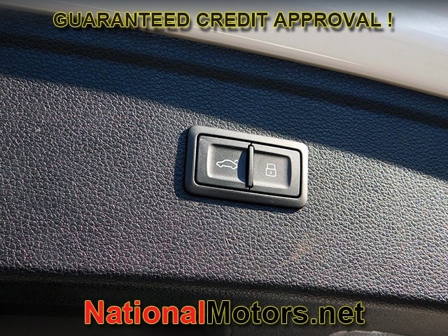 Audi Q5 Vehicle Full-screen Gallery Image 08