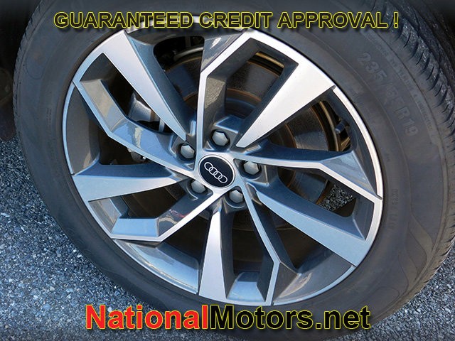 Audi Q5 Vehicle Full-screen Gallery Image 09