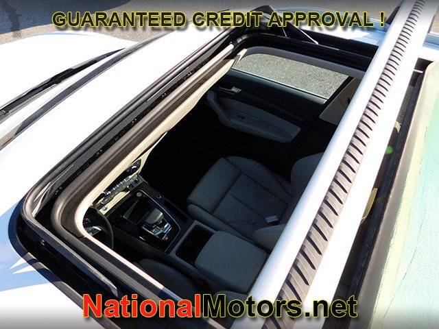 Audi Q5 Vehicle Full-screen Gallery Image 10