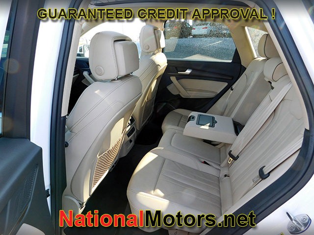 Audi Q5 Vehicle Full-screen Gallery Image 12