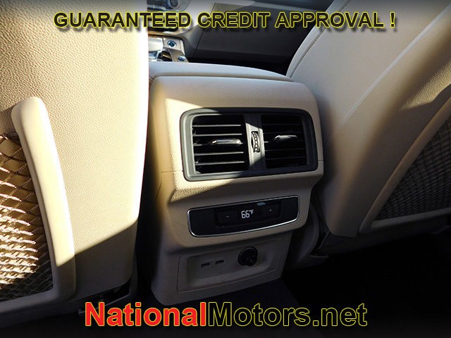 Audi Q5 Vehicle Full-screen Gallery Image 13