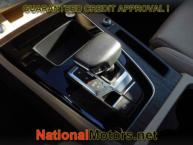 Audi Q5 Vehicle Full-screen Gallery Image 24