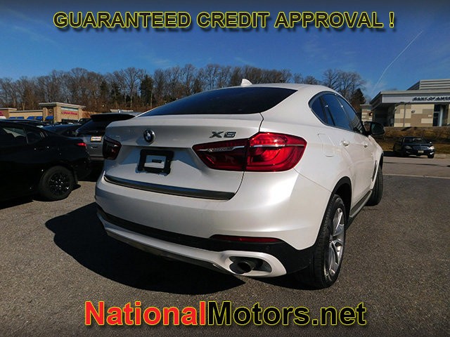 BMW X6 Vehicle Full-screen Gallery Image 05