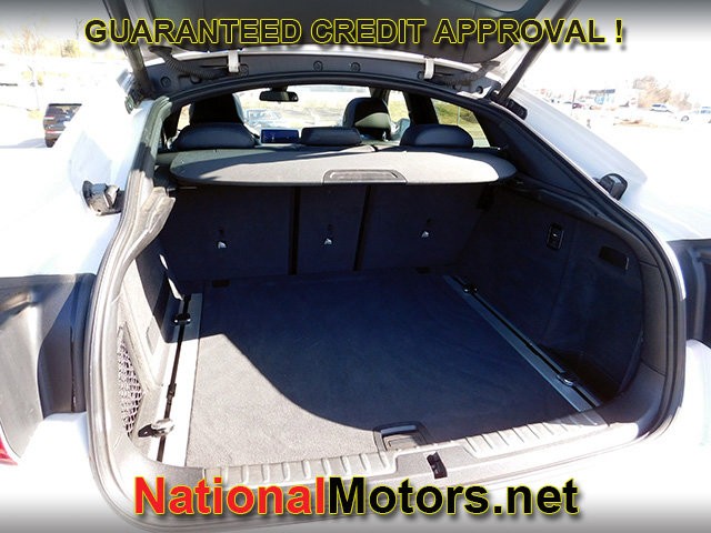 BMW X6 Vehicle Full-screen Gallery Image 06