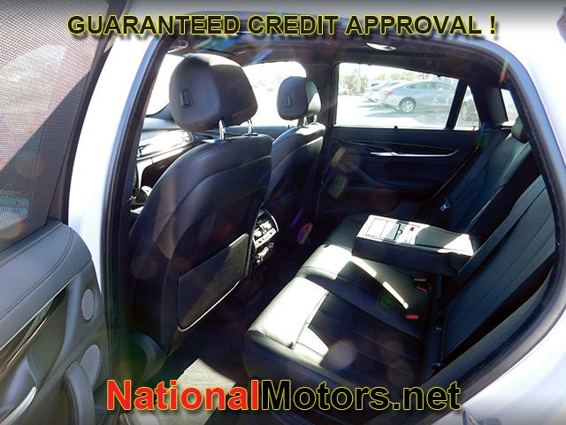 BMW X6 Vehicle Full-screen Gallery Image 11