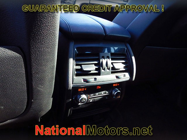 BMW X6 Vehicle Full-screen Gallery Image 12