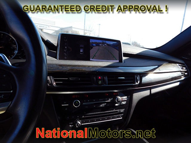 BMW X6 Vehicle Full-screen Gallery Image 17