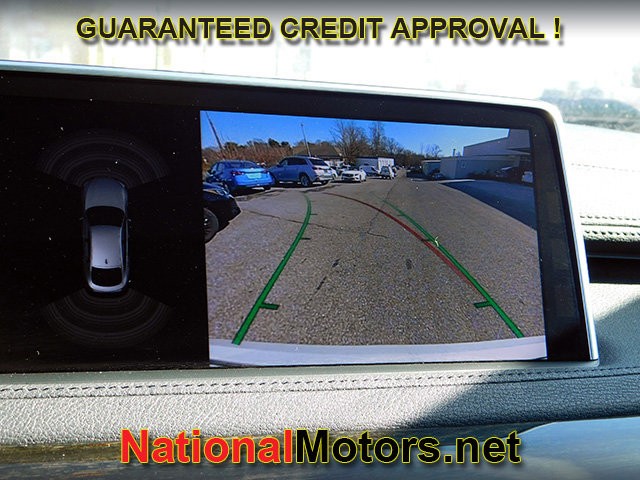 BMW X6 Vehicle Full-screen Gallery Image 18