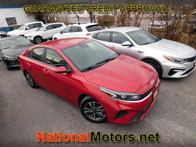 Kia Forte Vehicle Full-screen Gallery Image 02