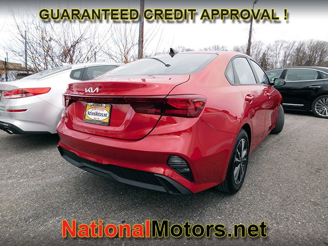 Kia Forte Vehicle Full-screen Gallery Image 04