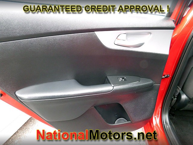 Kia Forte Vehicle Full-screen Gallery Image 07