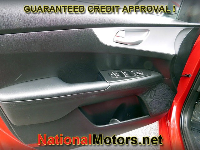 Kia Forte Vehicle Full-screen Gallery Image 10