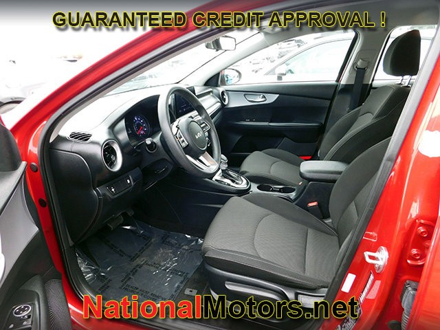 Kia Forte Vehicle Full-screen Gallery Image 11