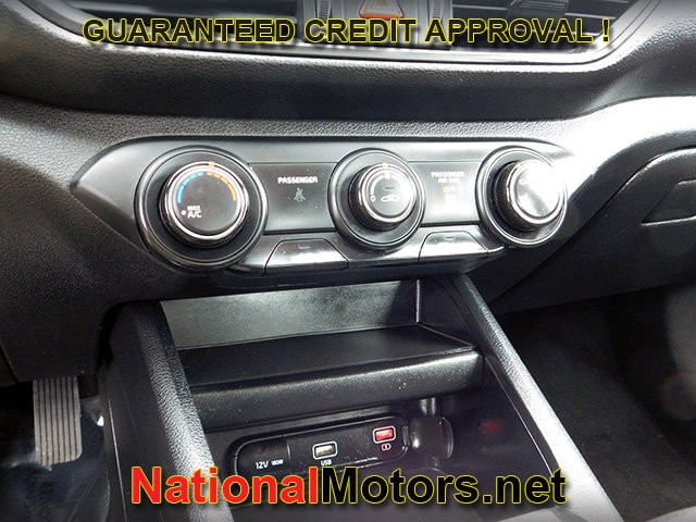 Kia Forte Vehicle Full-screen Gallery Image 15