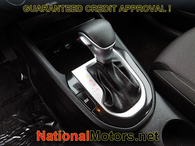 Kia Forte Vehicle Full-screen Gallery Image 16