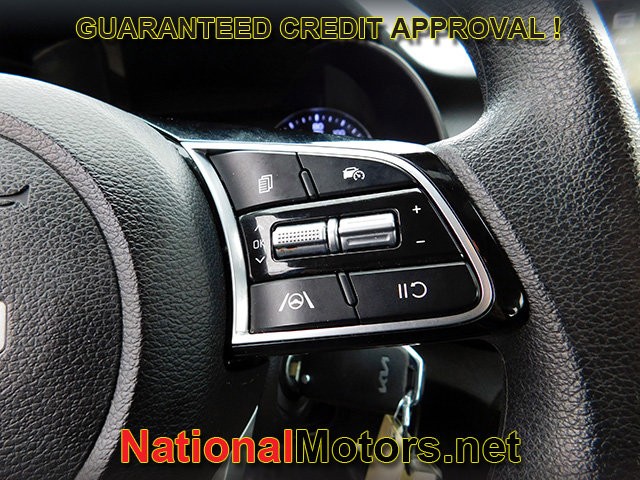 Kia Forte Vehicle Full-screen Gallery Image 17