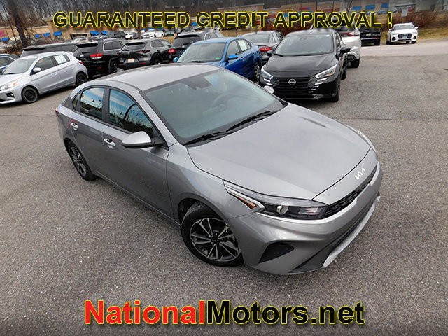 Kia Forte Vehicle Full-screen Gallery Image 02