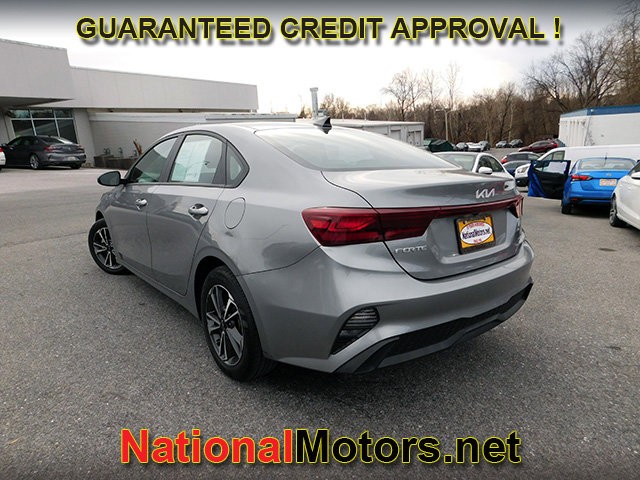 Kia Forte Vehicle Full-screen Gallery Image 05