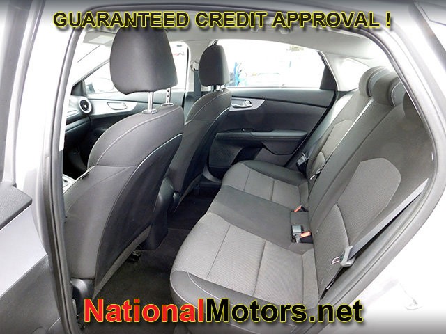 Kia Forte Vehicle Full-screen Gallery Image 09