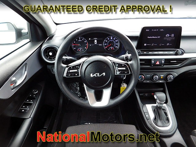 Kia Forte Vehicle Full-screen Gallery Image 10