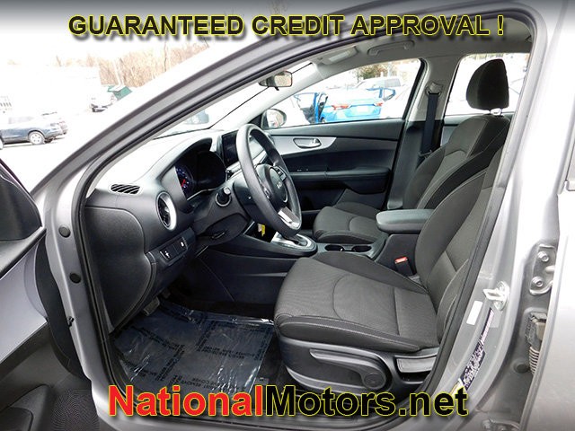 Kia Forte Vehicle Full-screen Gallery Image 12