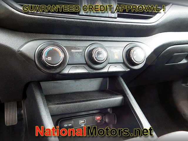 Kia Forte Vehicle Full-screen Gallery Image 16