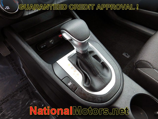 Kia Forte Vehicle Full-screen Gallery Image 17