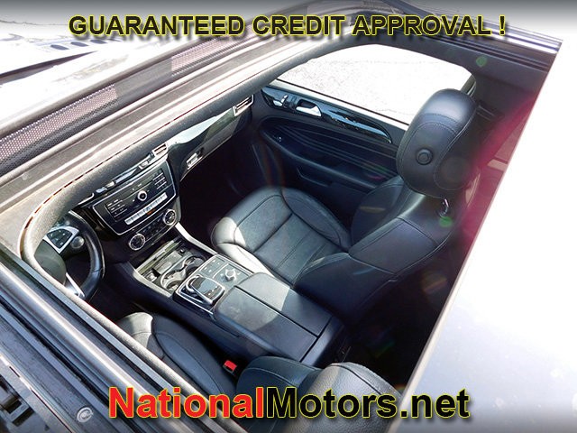 Mercedes-Benz GLE Vehicle Full-screen Gallery Image 12