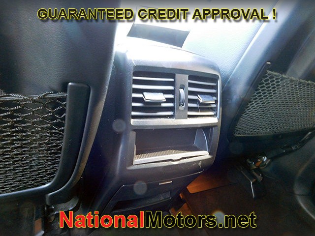 Mercedes-Benz GLE Vehicle Full-screen Gallery Image 14