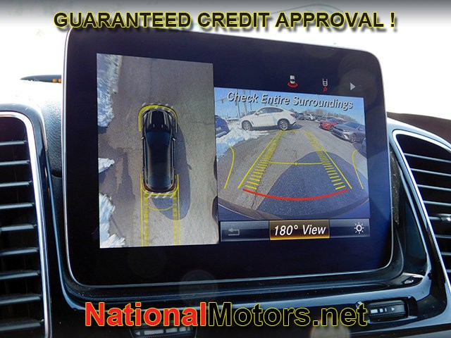 Mercedes-Benz GLE Vehicle Full-screen Gallery Image 19