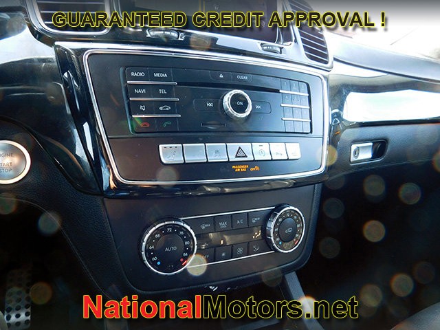 Mercedes-Benz GLE Vehicle Full-screen Gallery Image 20