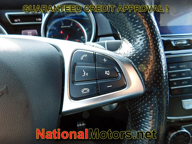 Mercedes-Benz GLE Vehicle Full-screen Gallery Image 22