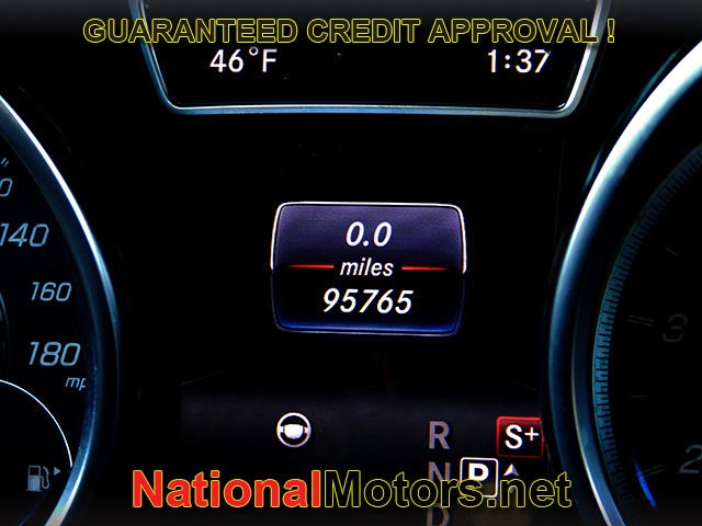 Mercedes-Benz GLE Vehicle Full-screen Gallery Image 24